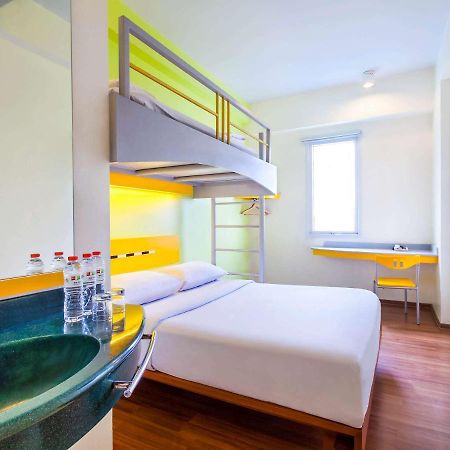 Ibis Budget Jakarta Cikini Экстерьер фото