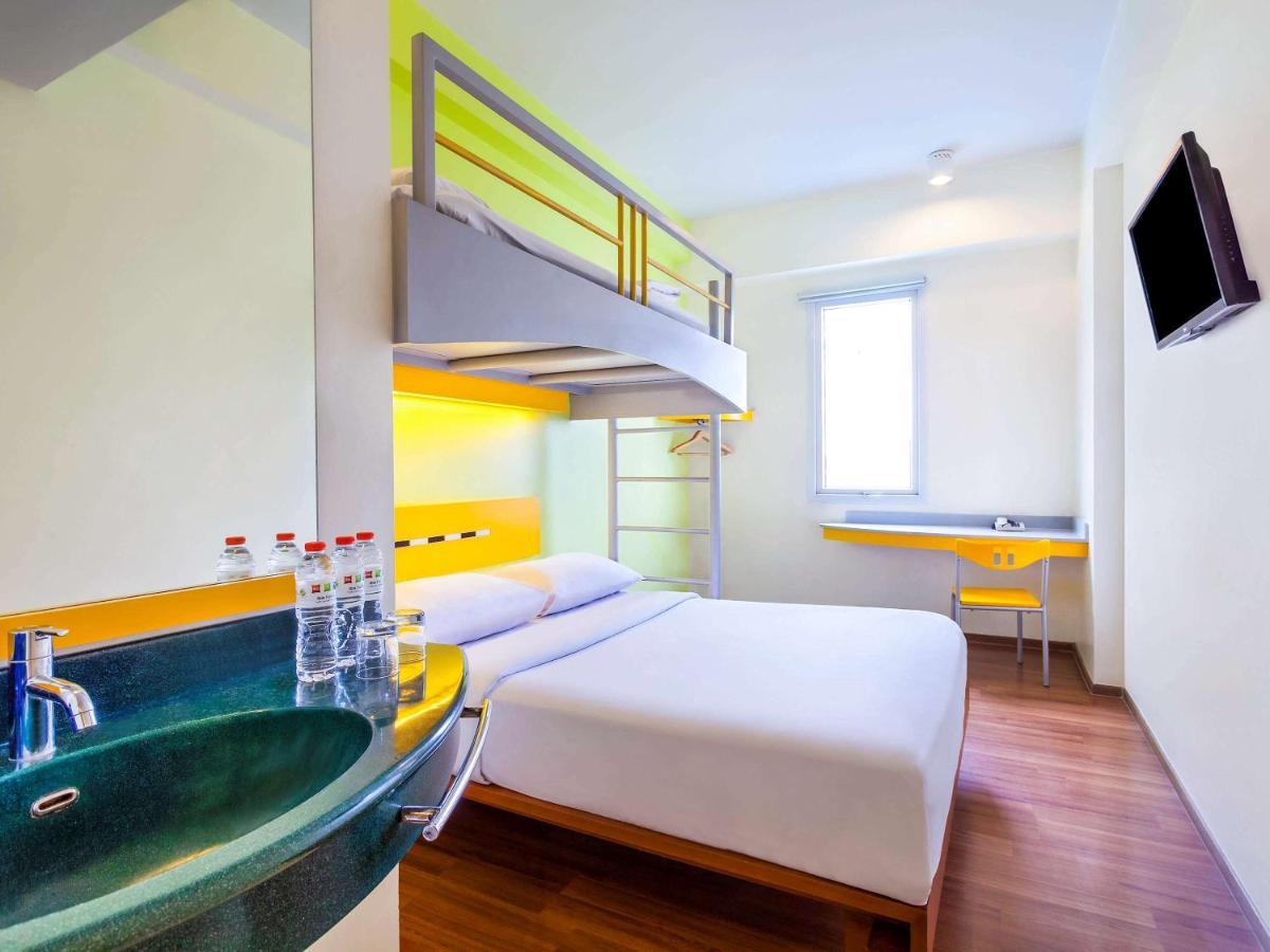 Ibis Budget Jakarta Cikini Экстерьер фото