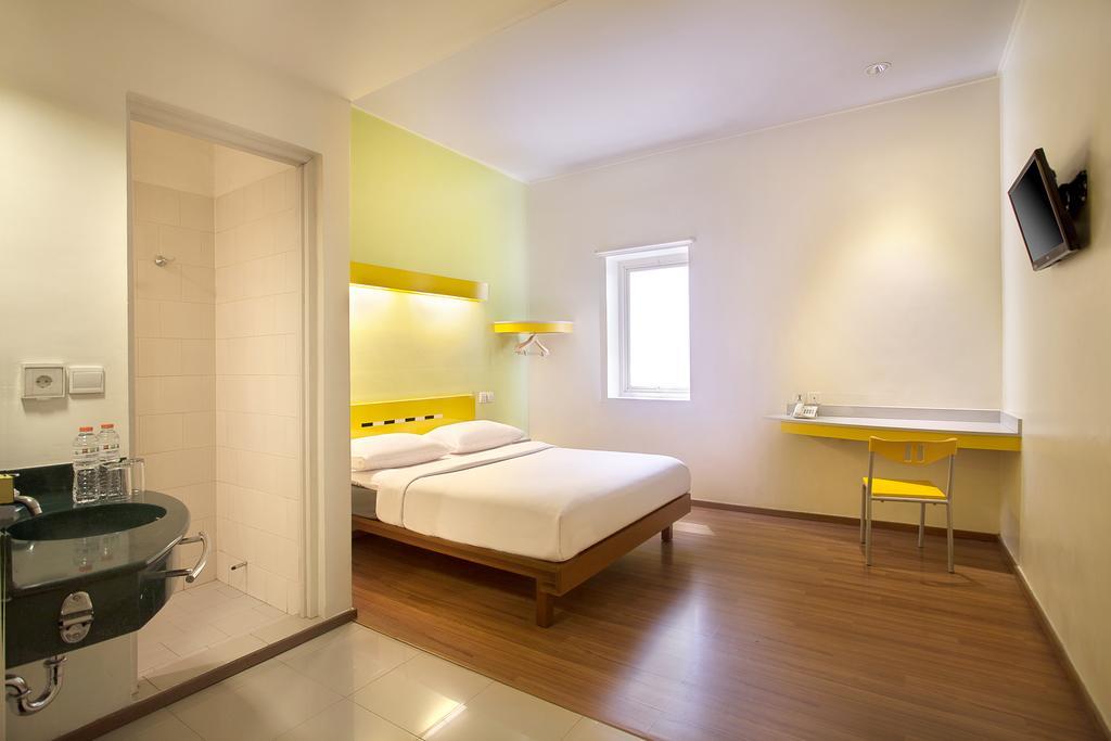 Ibis Budget Jakarta Cikini Экстерьер фото