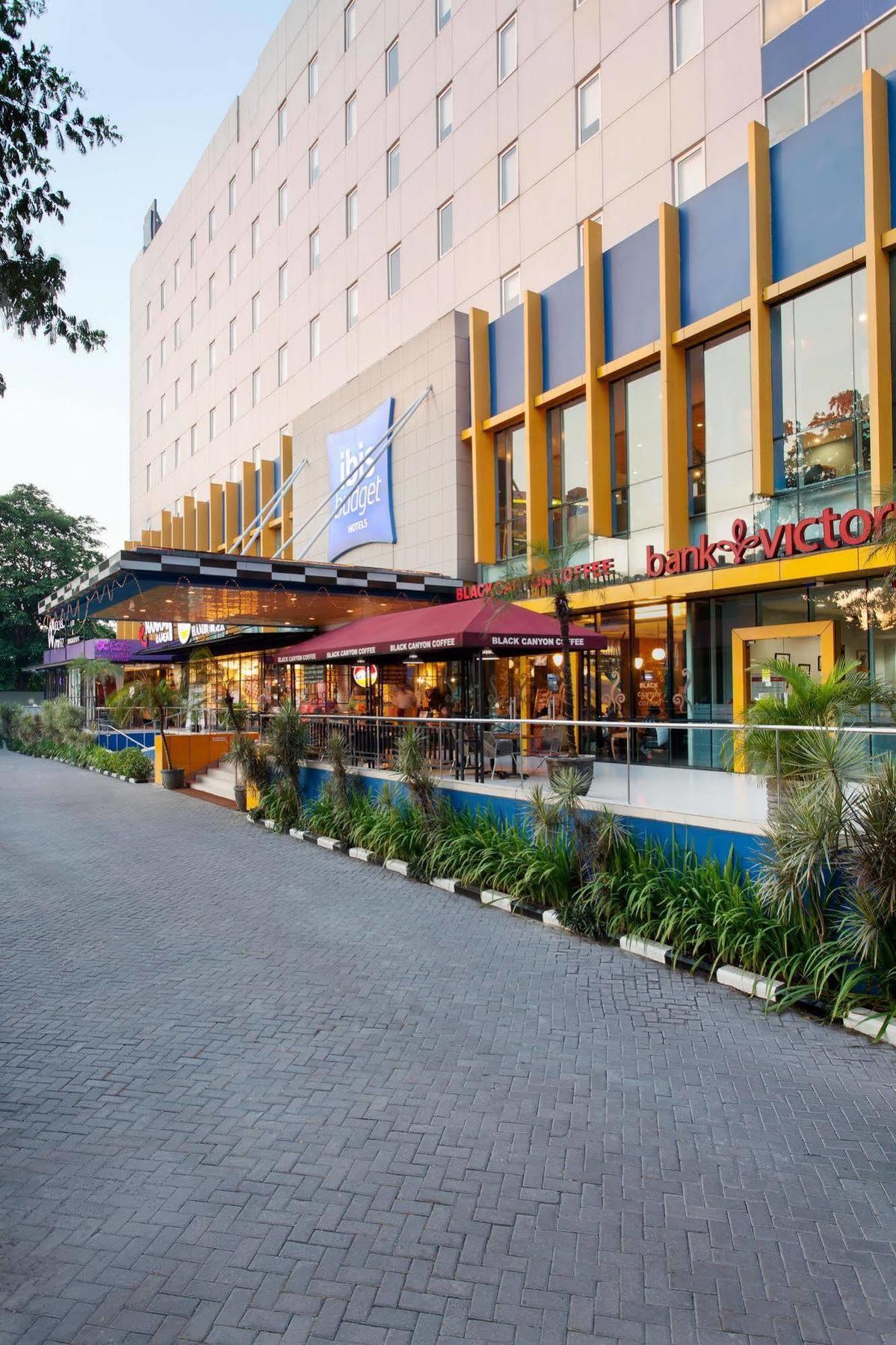 Ibis Budget Jakarta Cikini Экстерьер фото